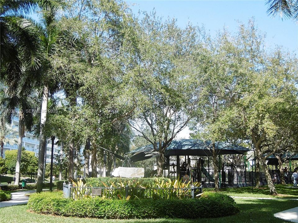 Neighboring Senator Gwen Margolis Park - Walking Distance Just Around The Block