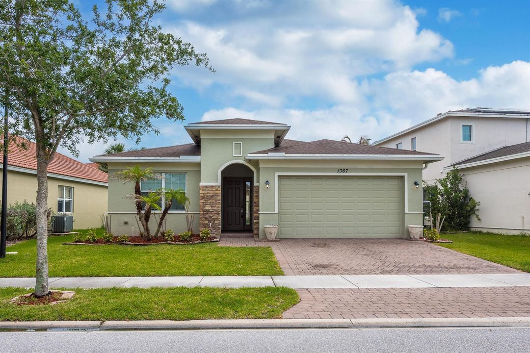 1367NWLeonardoCirPortStLucie-3