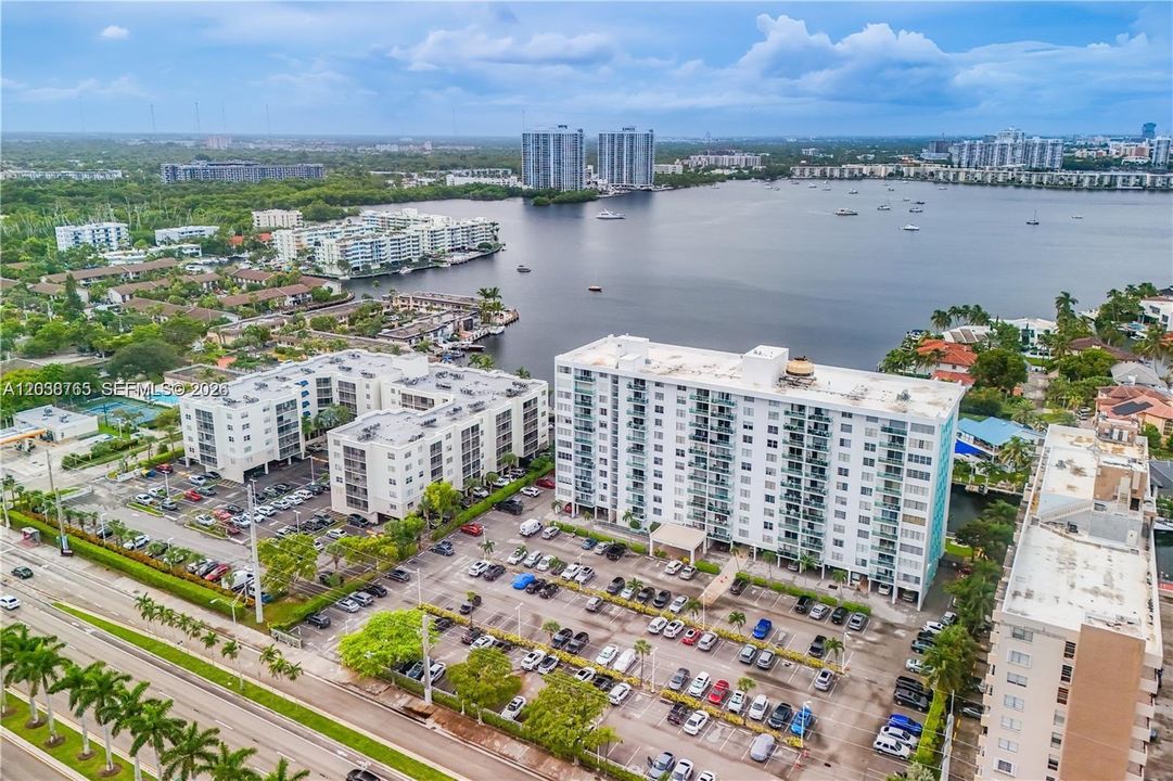 For Sale: $209,000 (1 beds, 1 baths, 790 Square Feet)