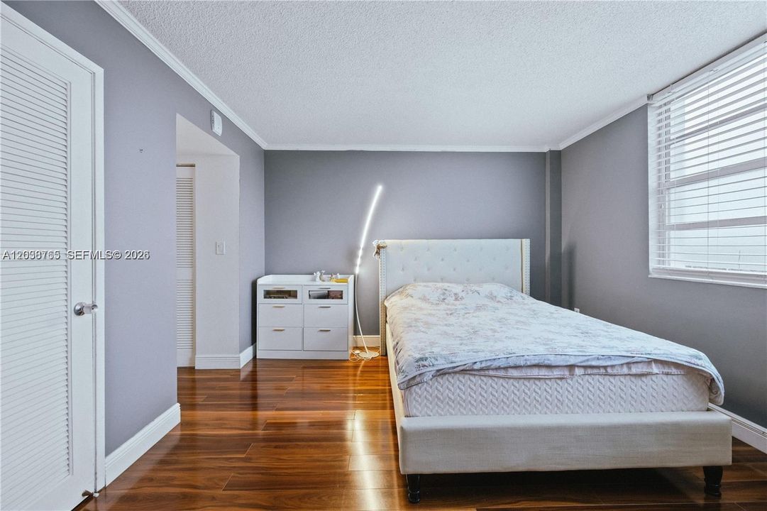 For Sale: $209,000 (1 beds, 1 baths, 790 Square Feet)