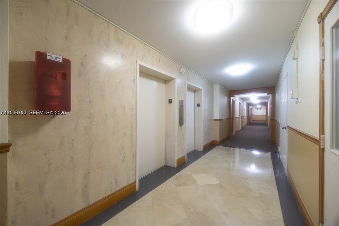 For Sale: $209,000 (1 beds, 1 baths, 790 Square Feet)