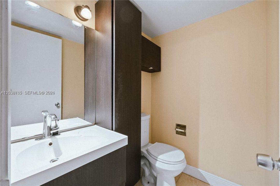 For Sale: $209,000 (1 beds, 1 baths, 790 Square Feet)