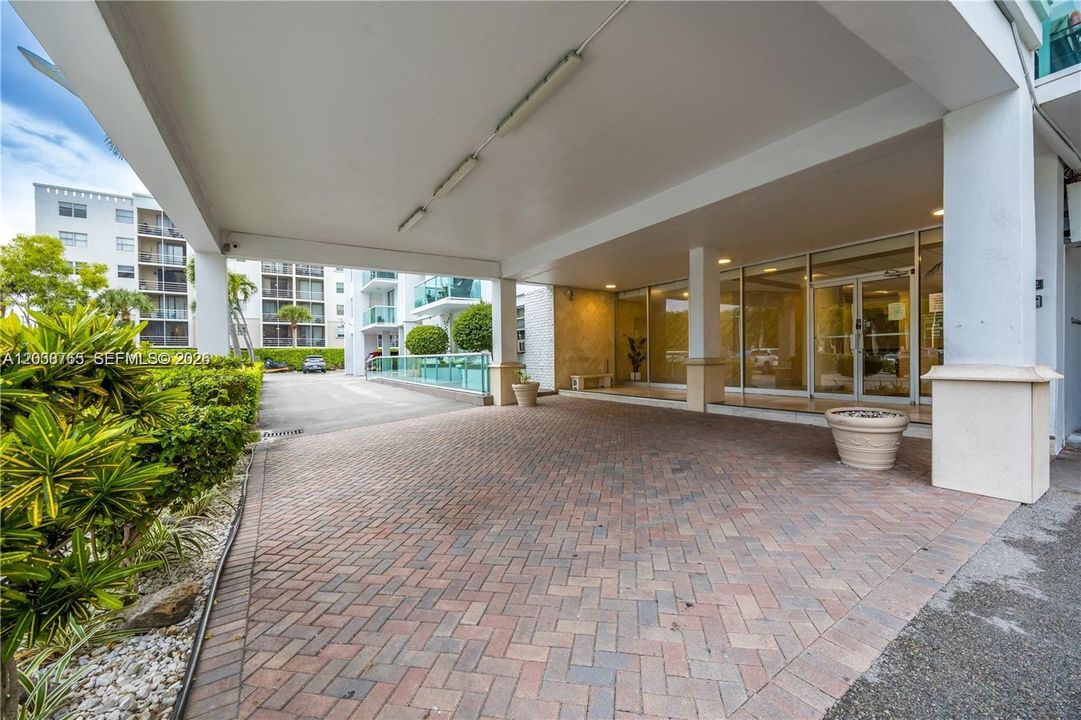 For Sale: $209,000 (1 beds, 1 baths, 790 Square Feet)