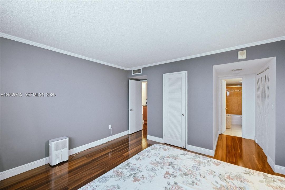 For Sale: $209,000 (1 beds, 1 baths, 790 Square Feet)