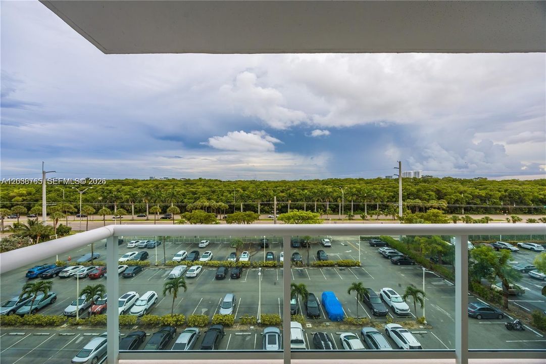 For Sale: $209,000 (1 beds, 1 baths, 790 Square Feet)