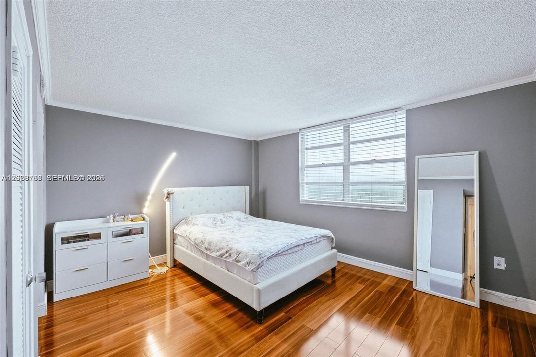 For Sale: $209,000 (1 beds, 1 baths, 790 Square Feet)