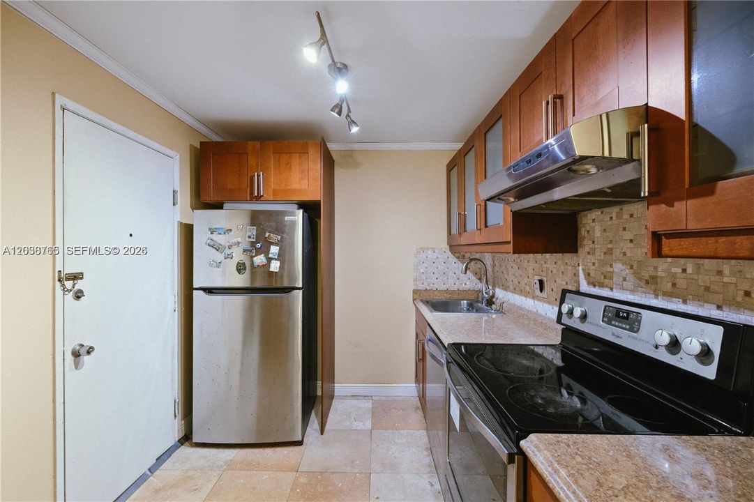 For Sale: $209,000 (1 beds, 1 baths, 790 Square Feet)