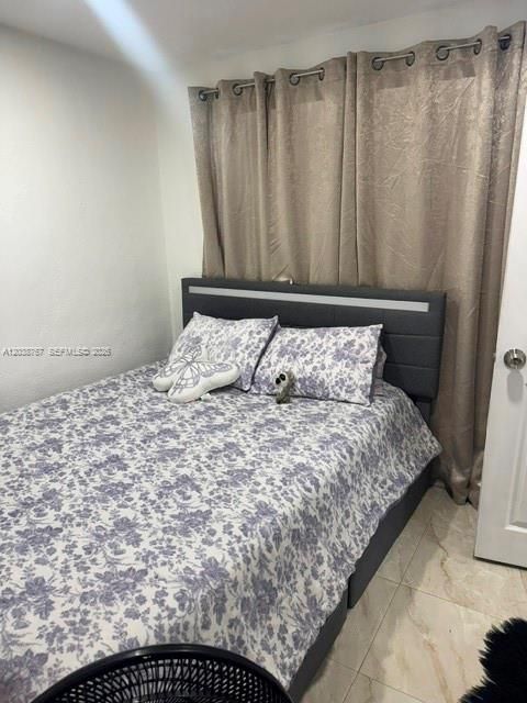 出租: $1,600 (1 贝兹, 1 浴室, 2284 平方英尺)