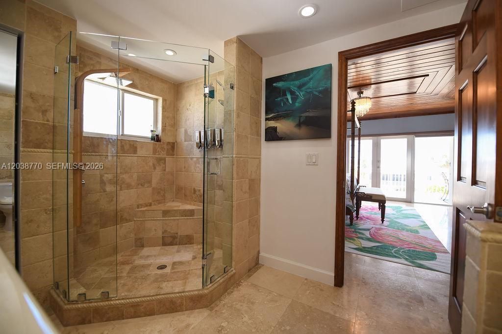 For Rent: $9,500 (5 beds, 4 baths, 3362 Square Feet)