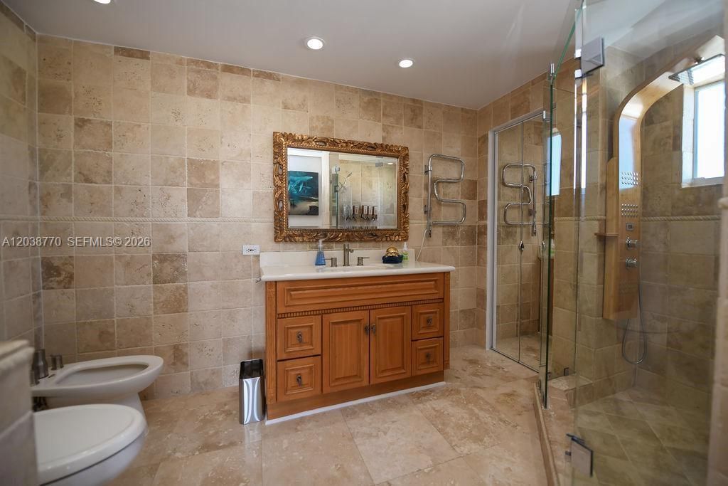 For Rent: $9,500 (5 beds, 4 baths, 3362 Square Feet)