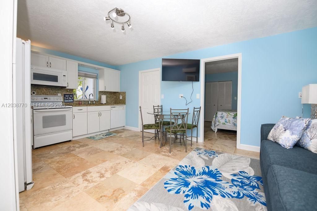 For Rent: $9,500 (5 beds, 4 baths, 3362 Square Feet)