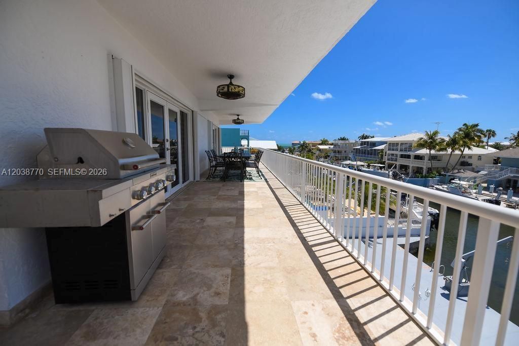 For Rent: $9,500 (5 beds, 4 baths, 3362 Square Feet)