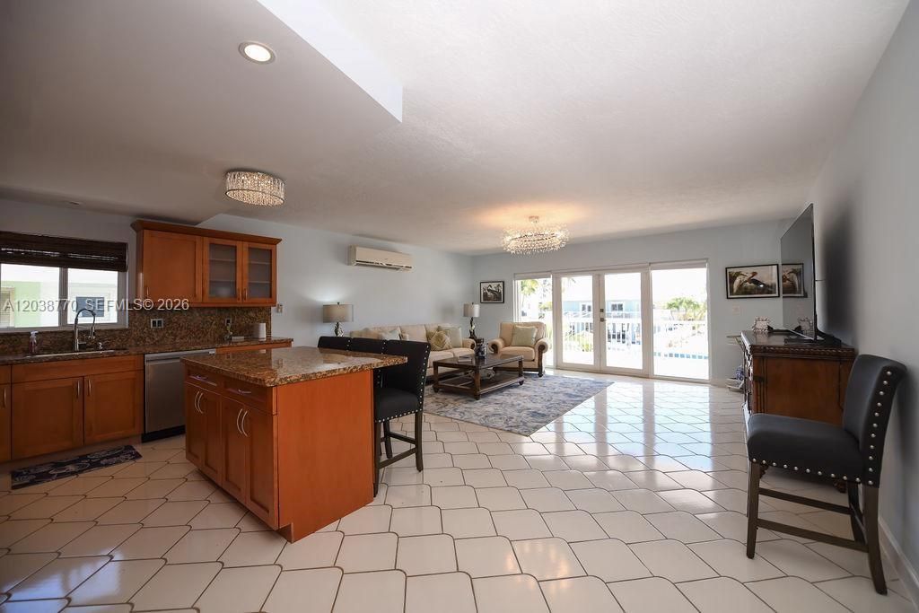 For Rent: $9,500 (5 beds, 4 baths, 3362 Square Feet)