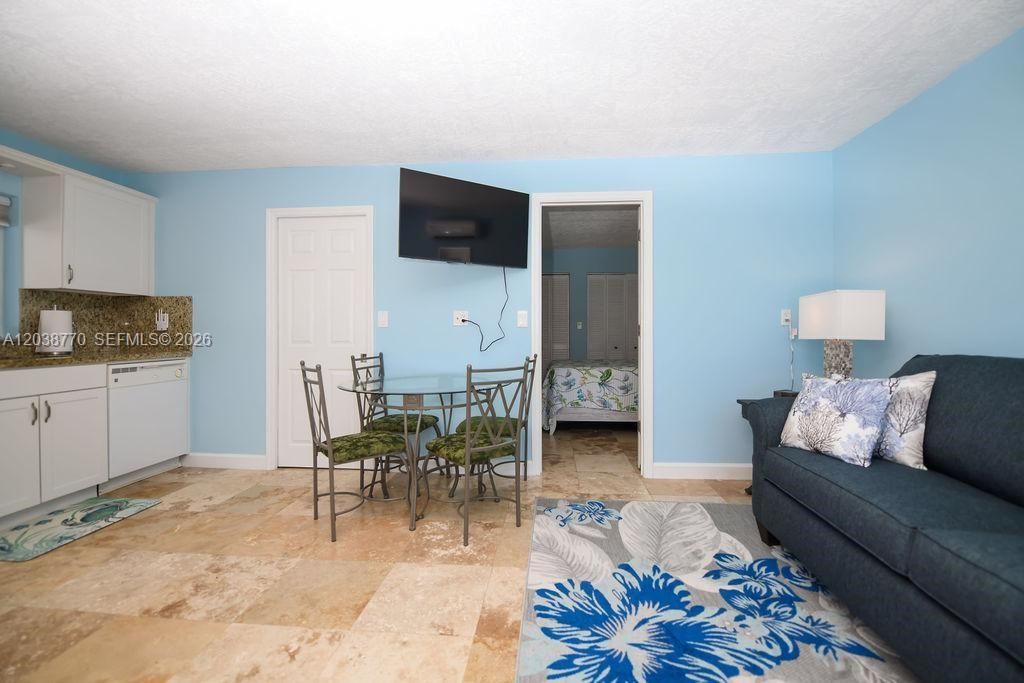 For Rent: $9,500 (5 beds, 4 baths, 3362 Square Feet)