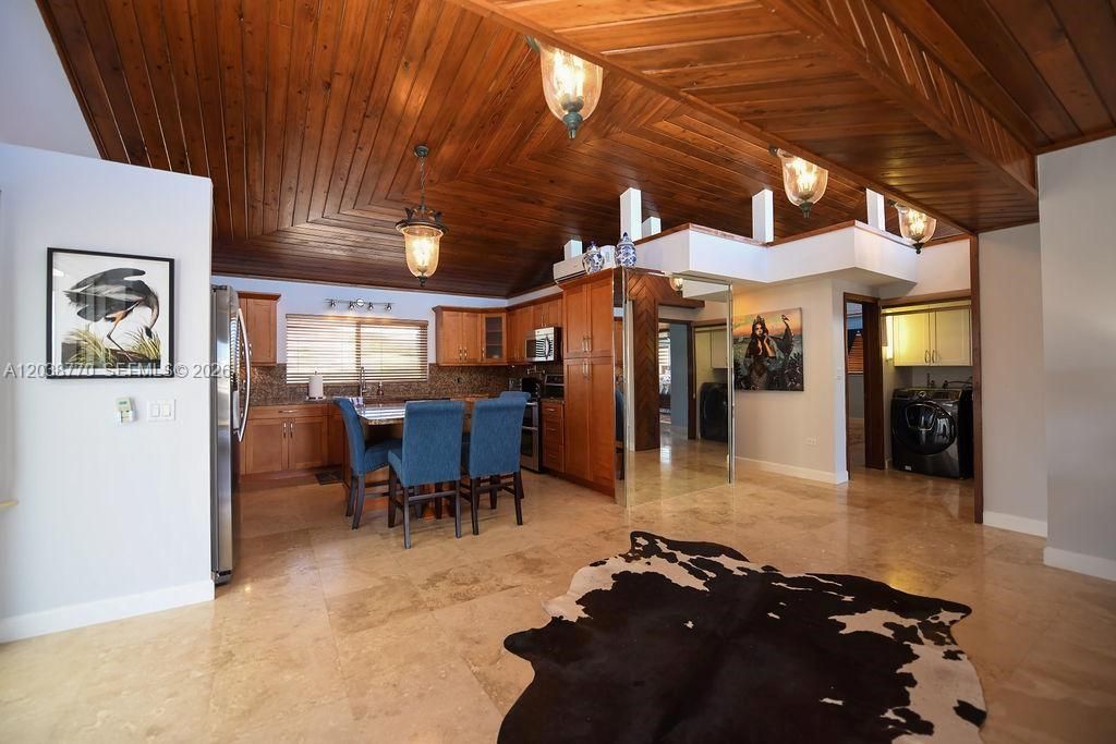 For Rent: $9,500 (5 beds, 4 baths, 3362 Square Feet)