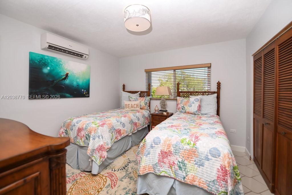 For Rent: $9,500 (5 beds, 4 baths, 3362 Square Feet)