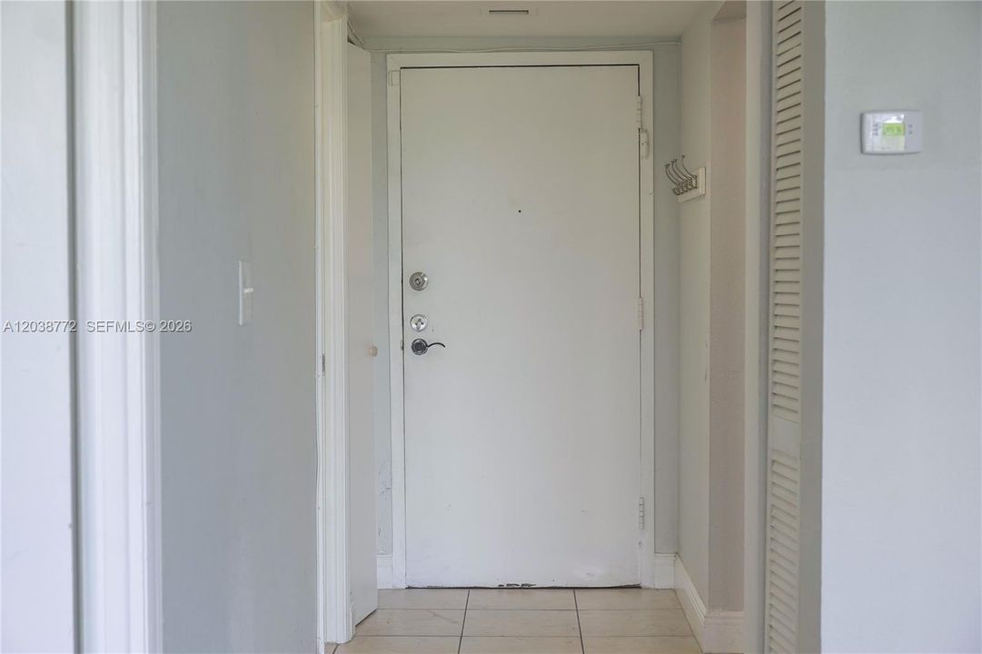 For Sale: $140,000 (1 beds, 1 baths, 826 Square Feet)