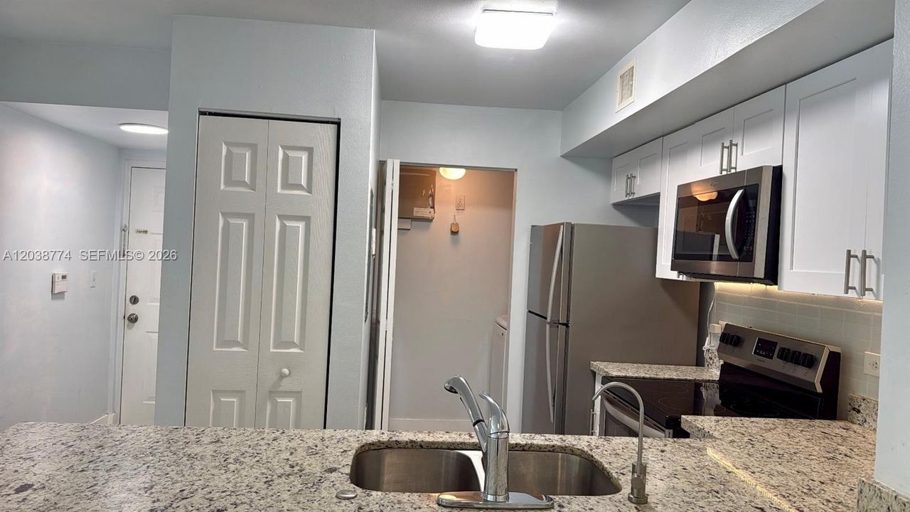 В аренду: $2,490 (2 спален, 2 ванн, 1065 Квадратных фут)