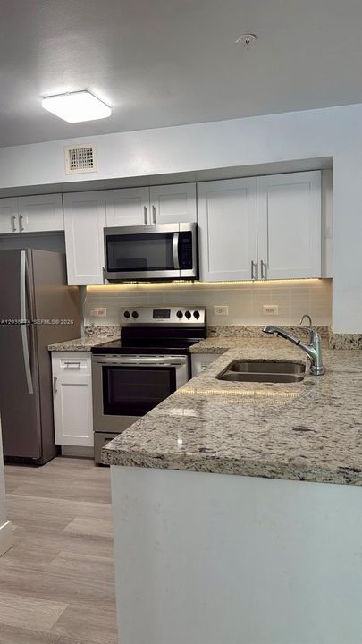 В аренду: $2,490 (2 спален, 2 ванн, 1065 Квадратных фут)