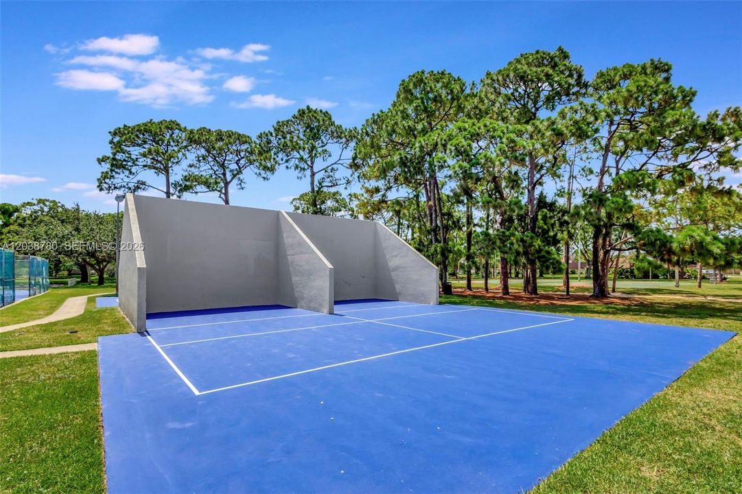 For Sale: $432,000 (3 beds, 2 baths, 1596 Square Feet)