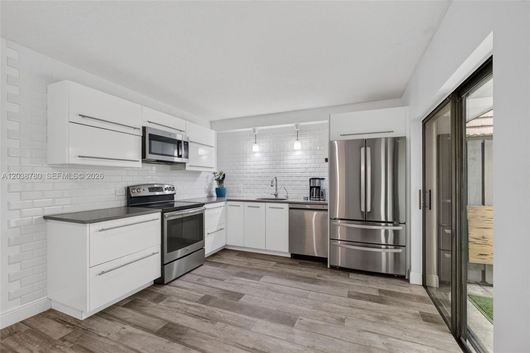 For Sale: $432,000 (3 beds, 2 baths, 1596 Square Feet)