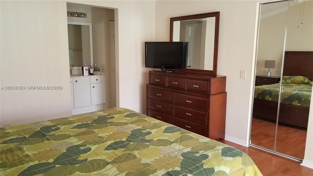 For Rent: $3,980 (3 beds, 2 baths, 1347 Square Feet)