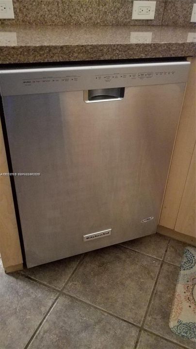 For Rent: $3,980 (3 beds, 2 baths, 1347 Square Feet)