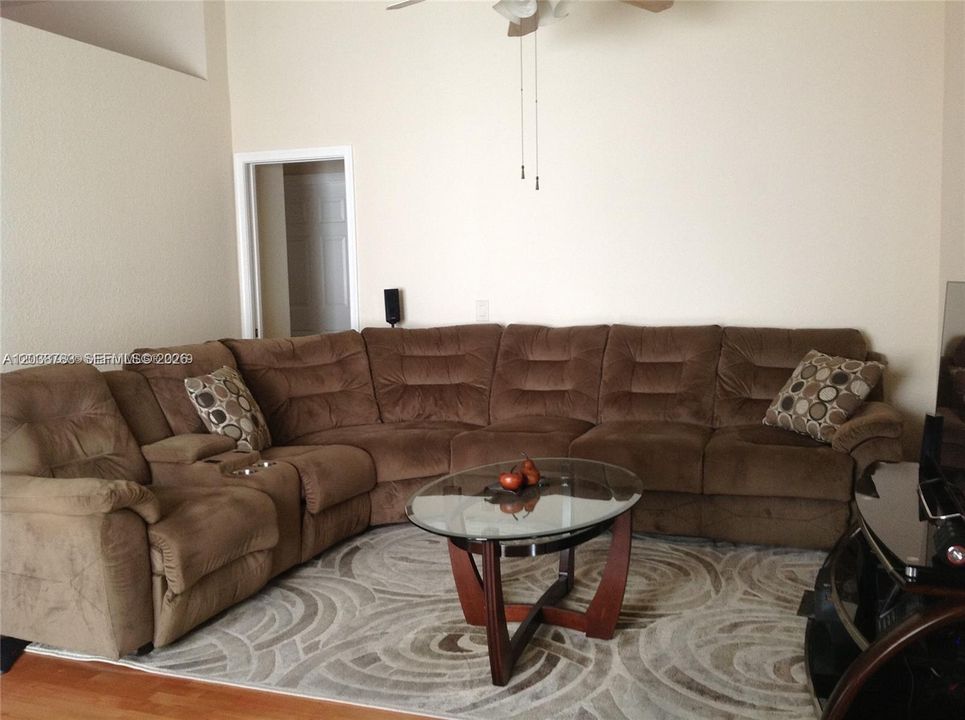 For Rent: $3,980 (3 beds, 2 baths, 1347 Square Feet)