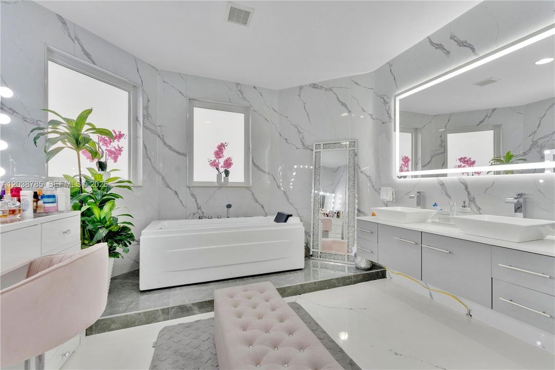 For Sale: $1,099,500 (4 beds, 4 baths, 2650 Square Feet)