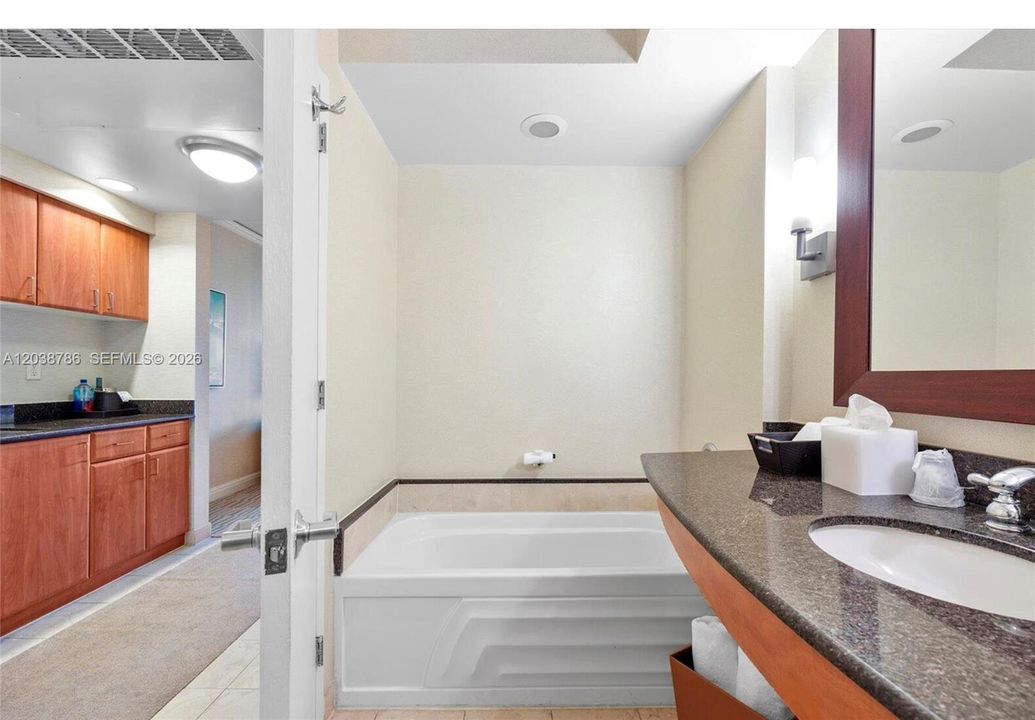 For Sale: $265,000 (0 beds, 1 baths, 664 Square Feet)