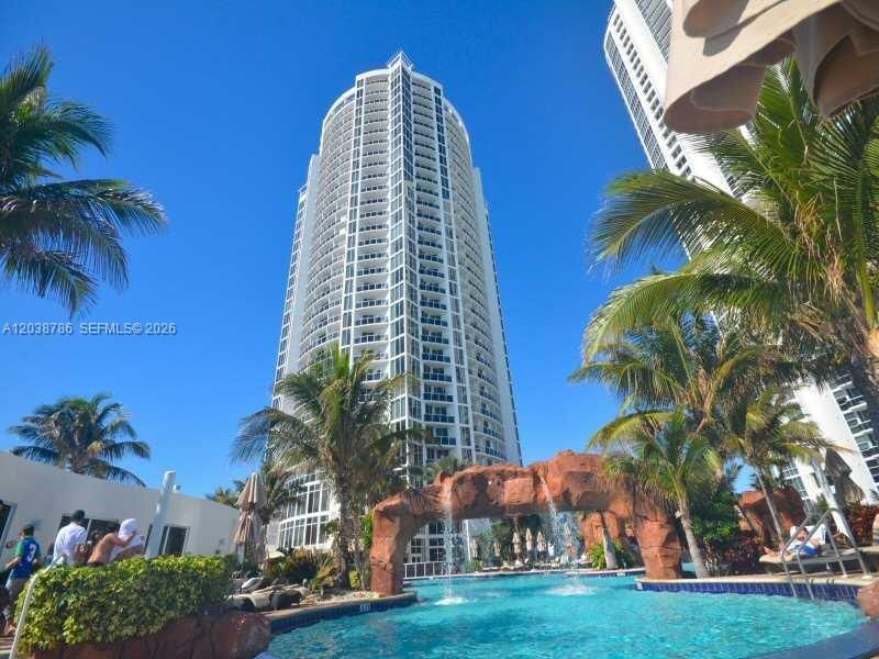 For Sale: $265,000 (0 beds, 1 baths, 664 Square Feet)