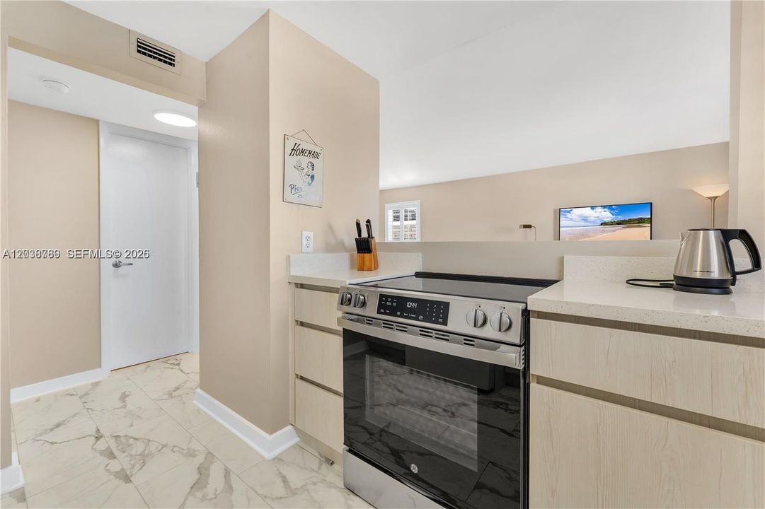 В аренду: $2,500 (1 спален, 1 ванн, 707 Квадратных фут)