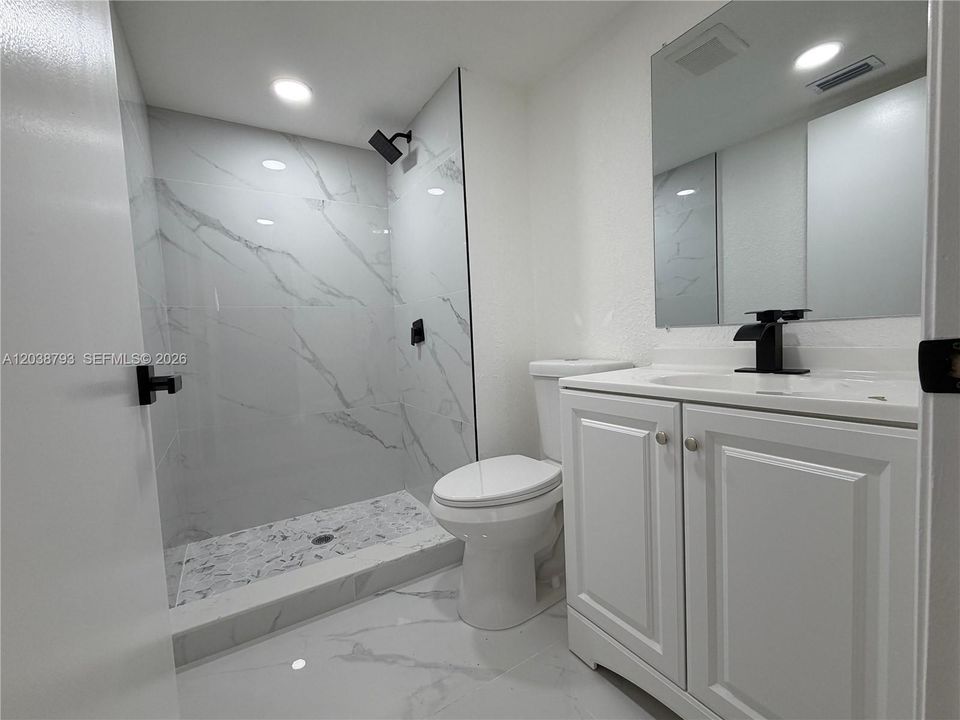 For Rent: $1,800 (2 beds, 2 baths, 737 Square Feet)