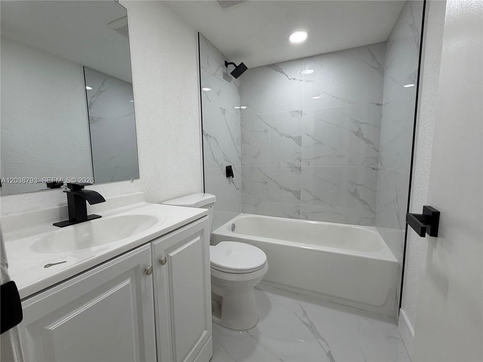 For Rent: $1,800 (2 beds, 2 baths, 737 Square Feet)