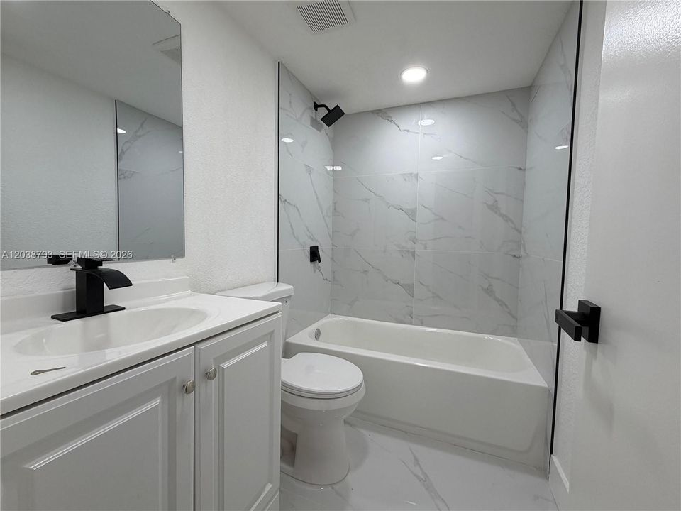 For Rent: $1,800 (2 beds, 2 baths, 737 Square Feet)