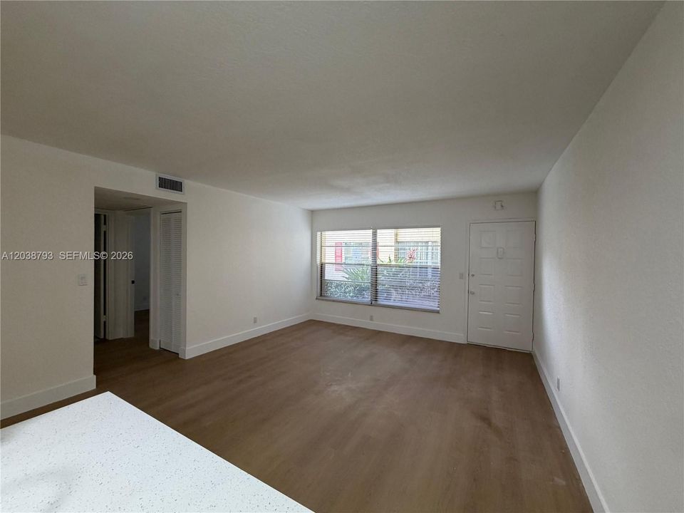 For Rent: $1,800 (2 beds, 2 baths, 737 Square Feet)