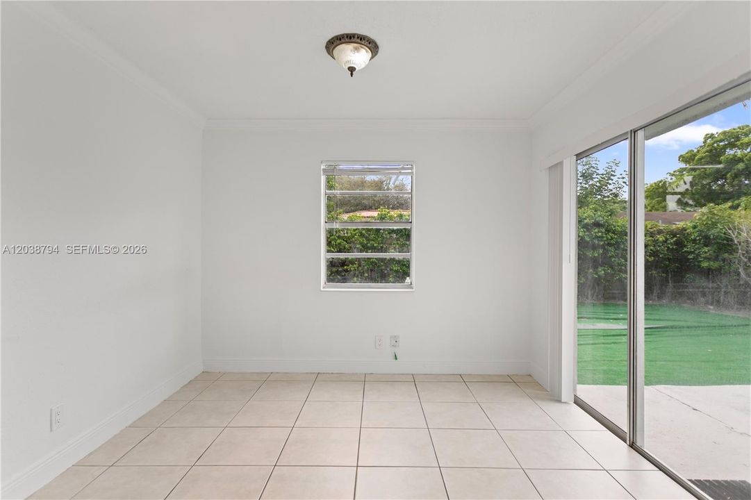 В аренду: $3,650 (3 спален, 2 ванн, 1280 Квадратных фут)