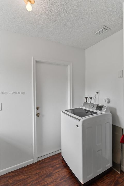 В аренду: $3,650 (3 спален, 2 ванн, 1280 Квадратных фут)