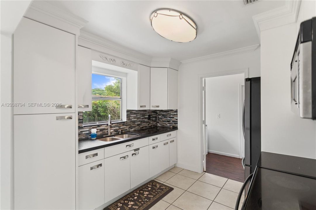 В аренду: $3,650 (3 спален, 2 ванн, 1280 Квадратных фут)
