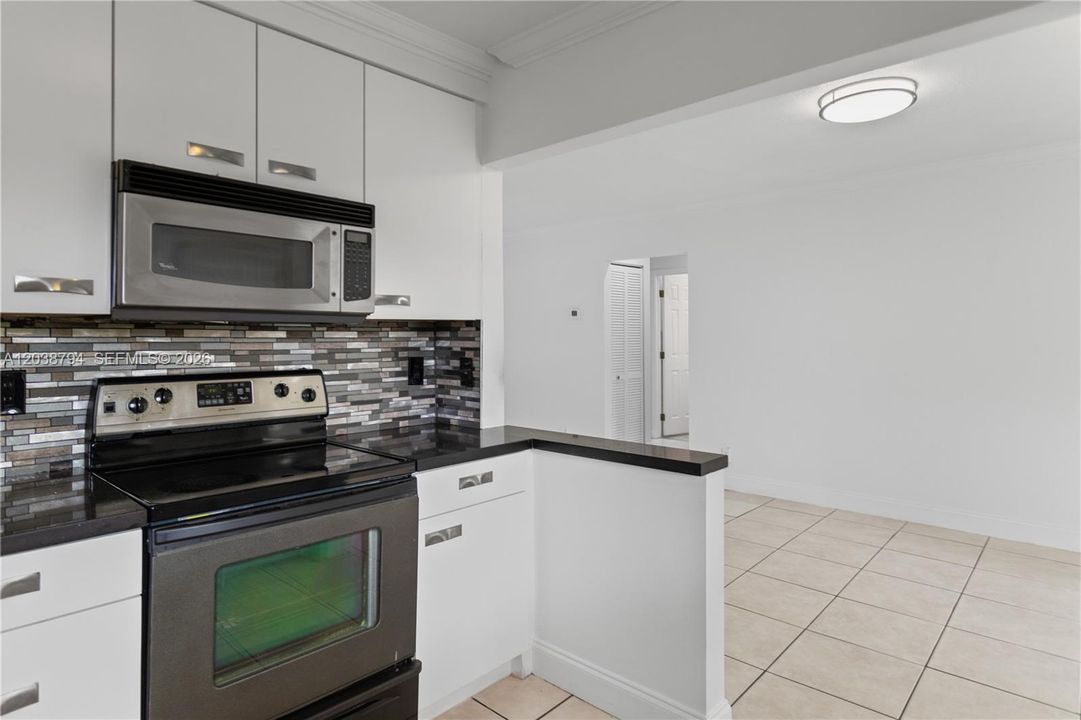 В аренду: $3,650 (3 спален, 2 ванн, 1280 Квадратных фут)