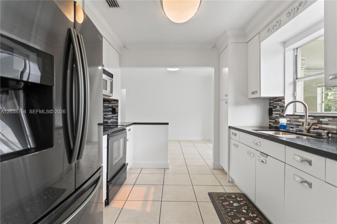 В аренду: $3,650 (3 спален, 2 ванн, 1280 Квадратных фут)