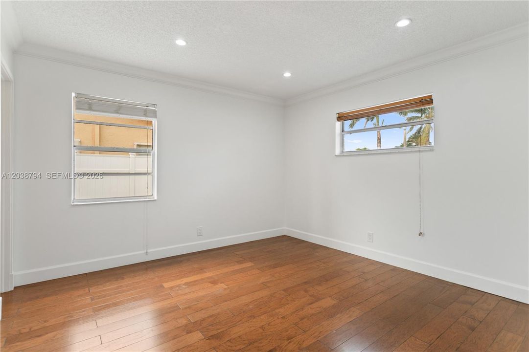 В аренду: $3,650 (3 спален, 2 ванн, 1280 Квадратных фут)