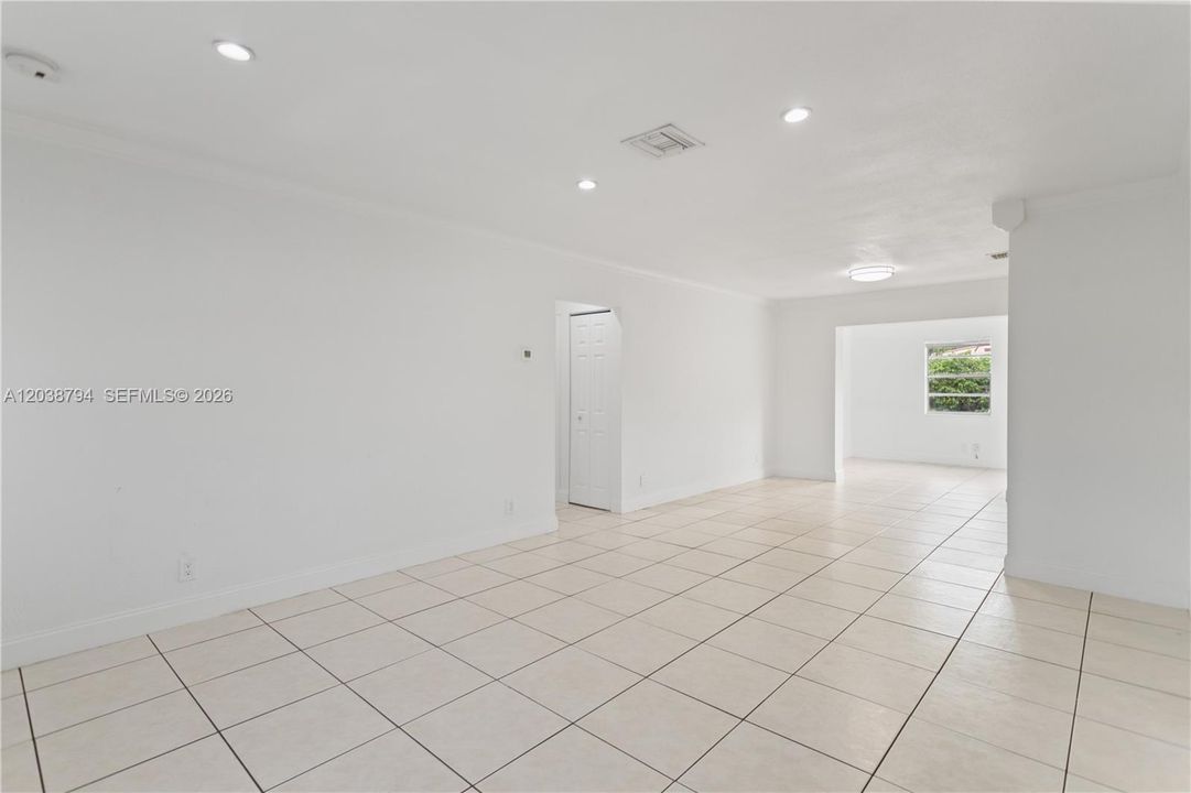 В аренду: $3,650 (3 спален, 2 ванн, 1280 Квадратных фут)