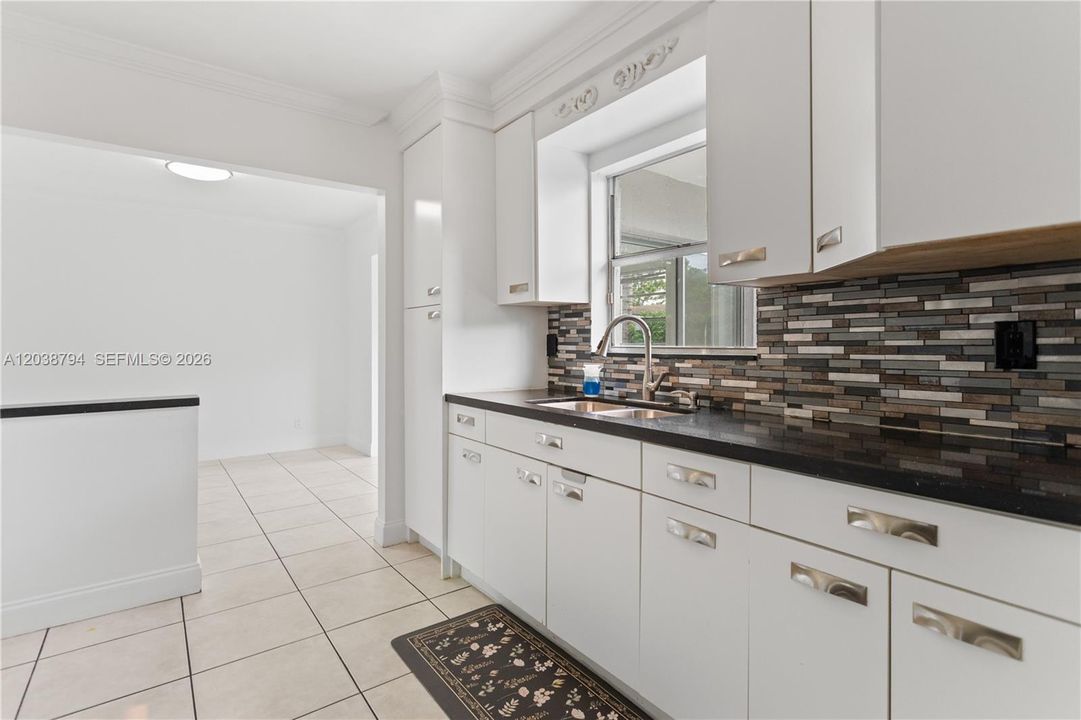 В аренду: $3,650 (3 спален, 2 ванн, 1280 Квадратных фут)