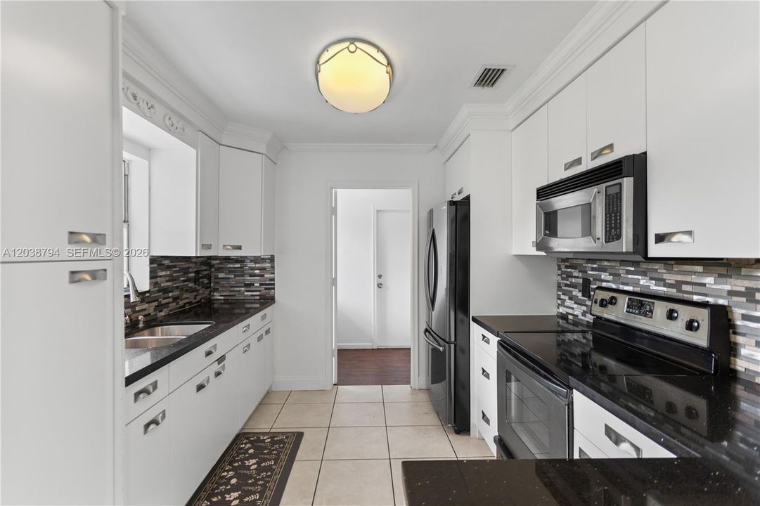 В аренду: $3,650 (3 спален, 2 ванн, 1280 Квадратных фут)