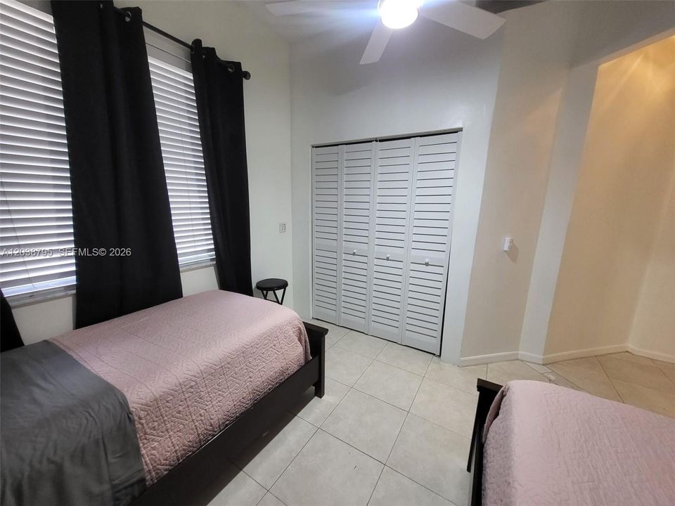 В аренду: $1,750 (1 спален, 1 ванн, 2748 Квадратных фут)