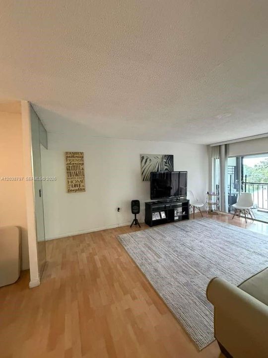 В аренду: $2,350 (2 спален, 2 ванн, 1194 Квадратных фут)