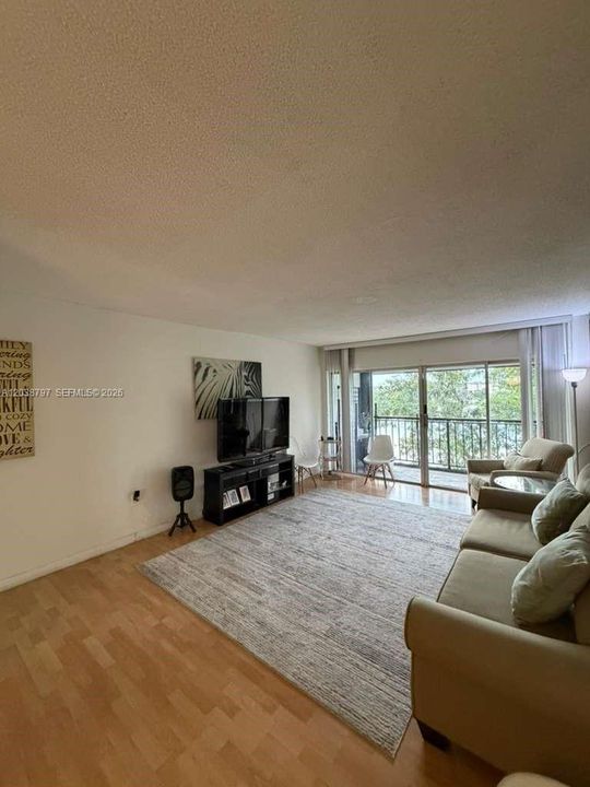 В аренду: $2,350 (2 спален, 2 ванн, 1194 Квадратных фут)