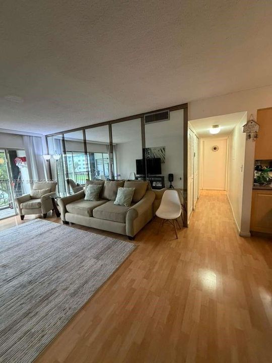 В аренду: $2,350 (2 спален, 2 ванн, 1194 Квадратных фут)