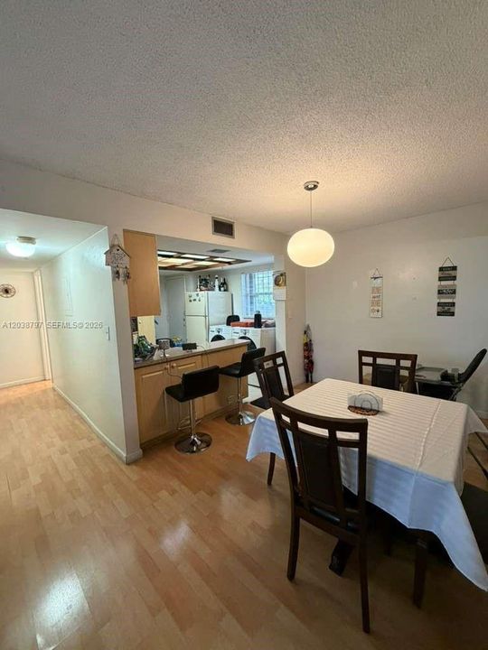 В аренду: $2,350 (2 спален, 2 ванн, 1194 Квадратных фут)